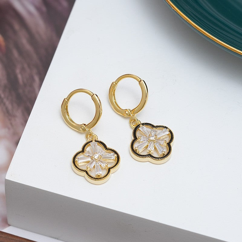 18K Gold Flower Design Earrings - Elegant High-End Fashion Accessories